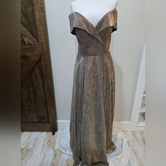 Xscape Estelle Off The Shoulder Long Glitter Dress NWT size 8 Gold - Picture 3 of 5